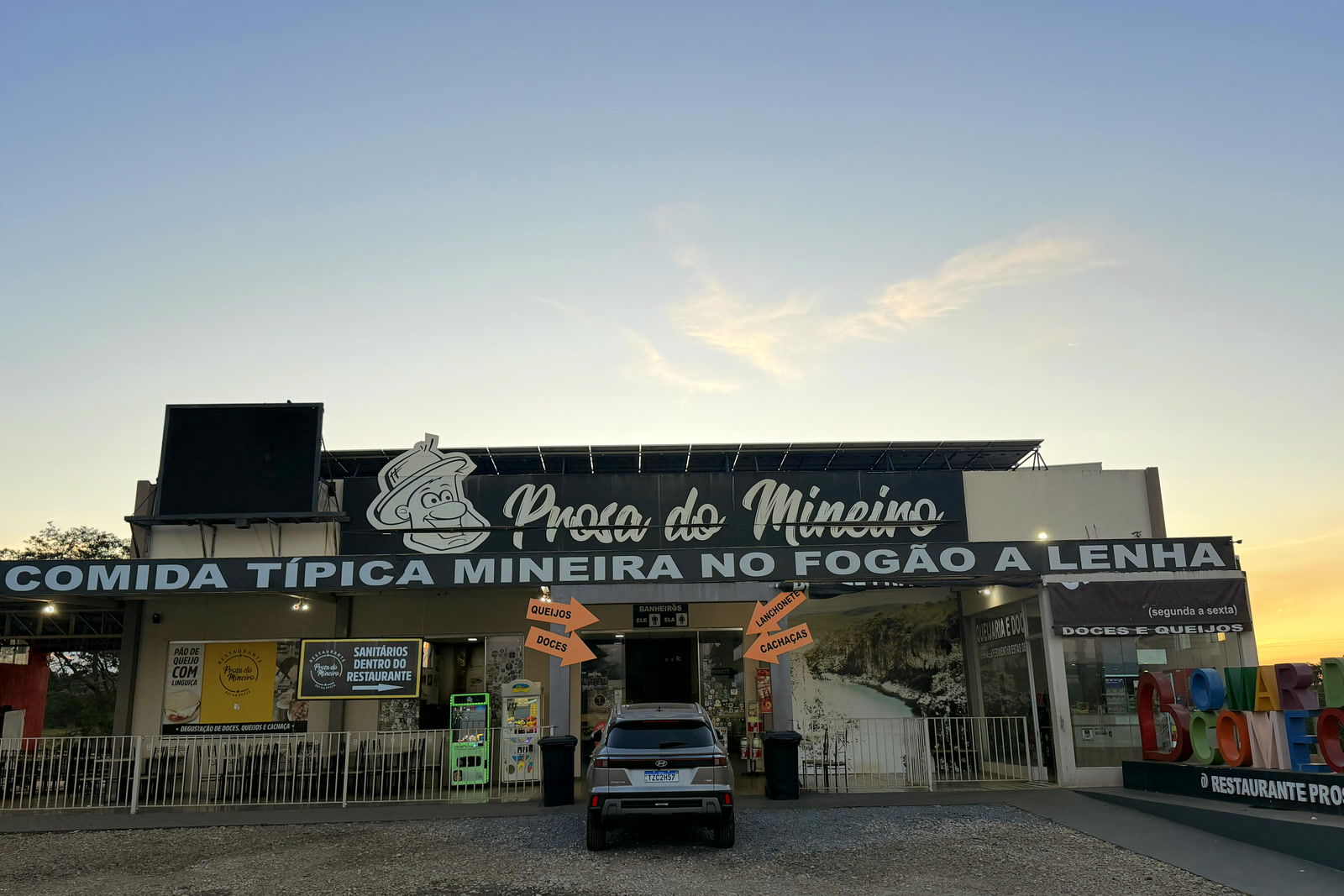 Fachada do Restaurante e Lanchonete Prosa do Mineiro às margens da MG-050.